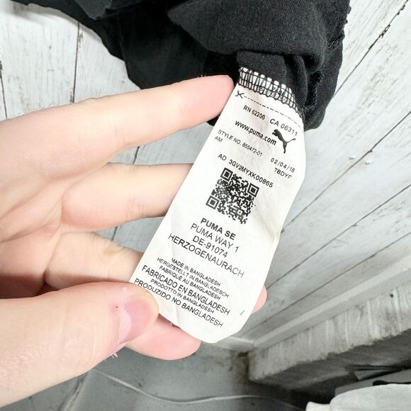 Puma Shirt Women Size Medium Graphic Black Short sleeve Crewneck Gold Logo - Picture 3 of 5